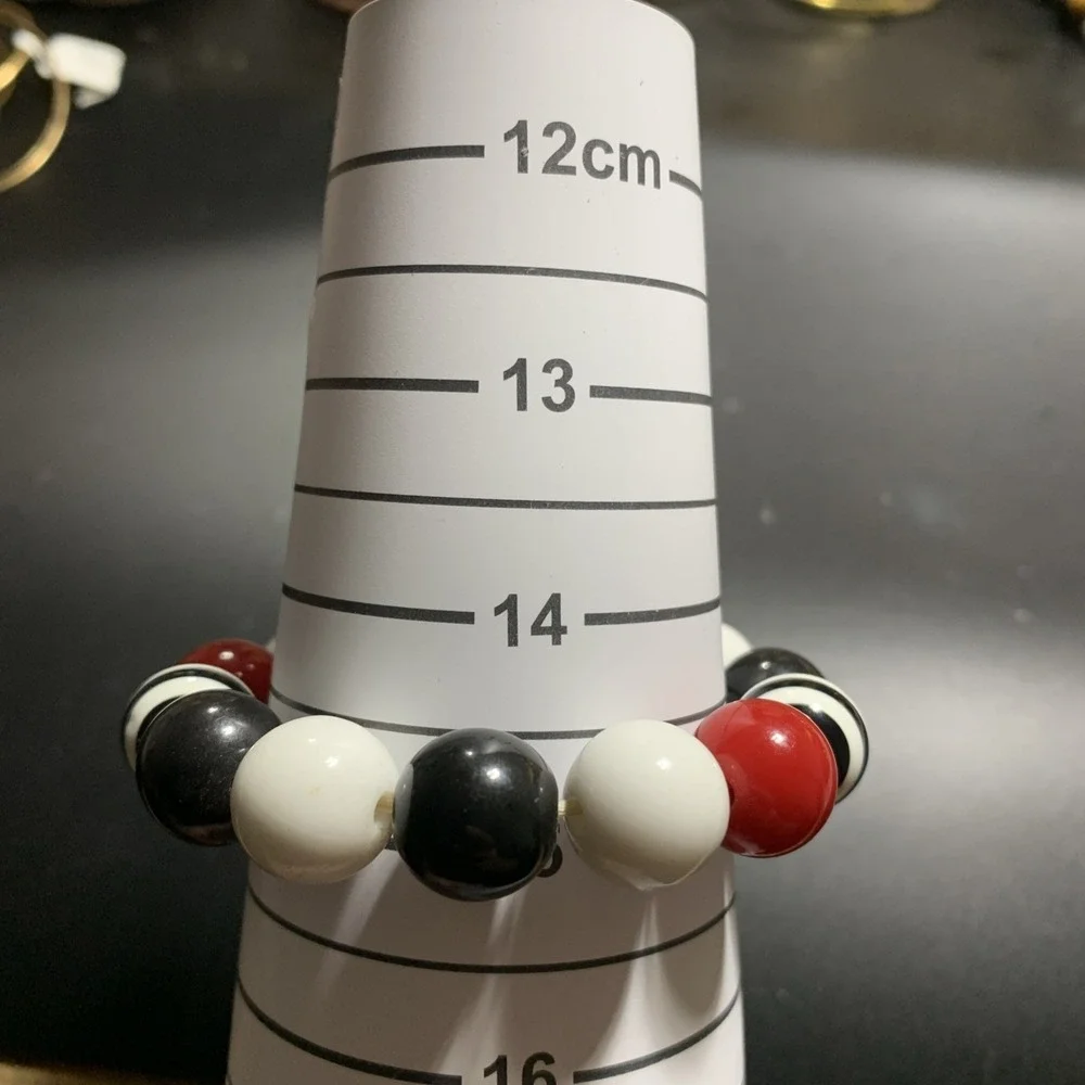 Faux, Costume, Estate Jewelry, Beaded Single Strand Stretch‎ Santa Bracelet 5-7